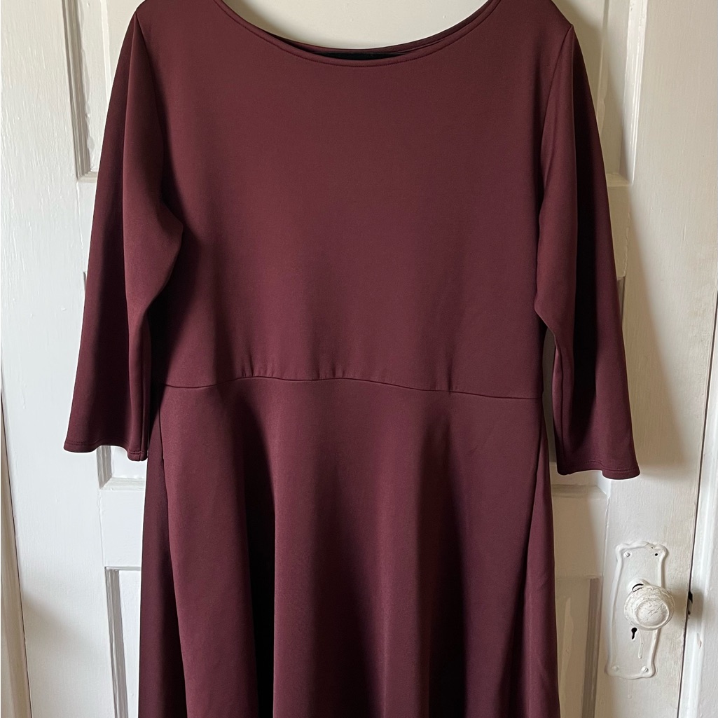 Encircled Performance Work Dress - Bordeaux / Xxl